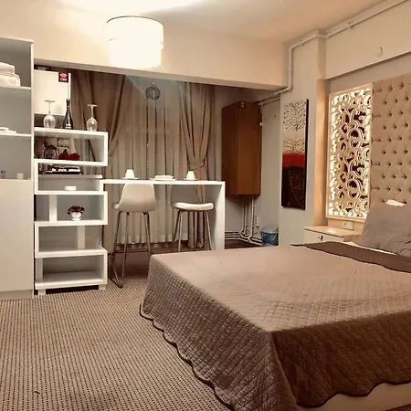 Lizzia Butik 3*