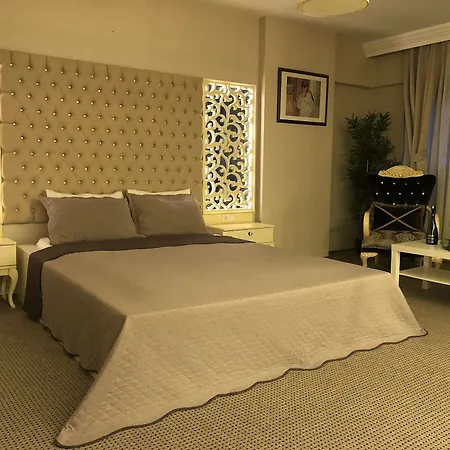 Lızzıa Butik Otel 3*